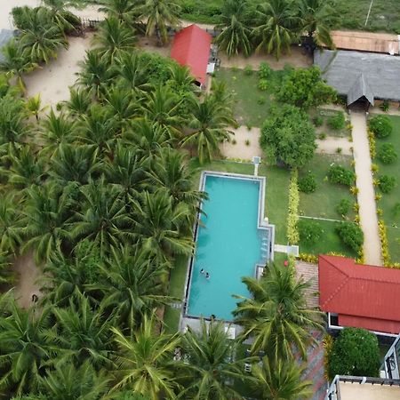 Nn Beach Resort & Spa Nilaveli Esterno foto