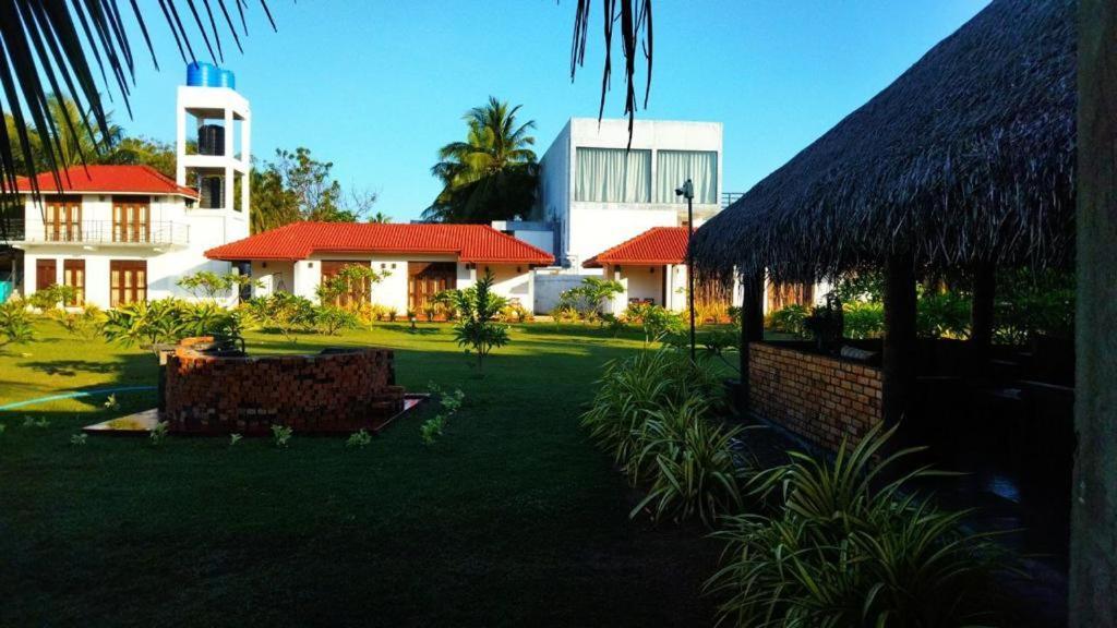 Nn Beach Resort & Spa Nilaveli Esterno foto